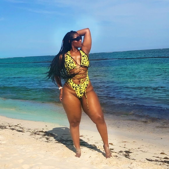 Sexy strappy one piece! ☀️🌴 - Picture 3 of 5